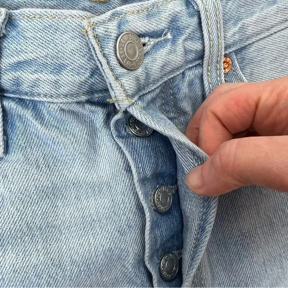 Levi’s 501 High Rise Cutoff Light Wash Jean Denim Shorts Size 26 - Picture 3 of 4